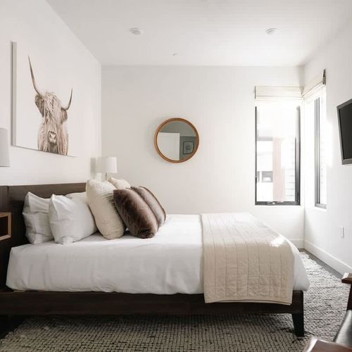 Primary bedroom with king bed, flatscreen TV, and seating area