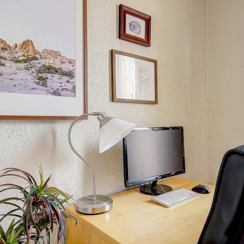 Office area in bedroom 4