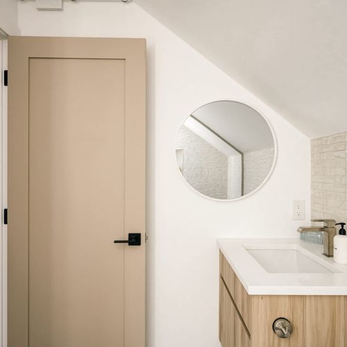 3rd floor full bathroom