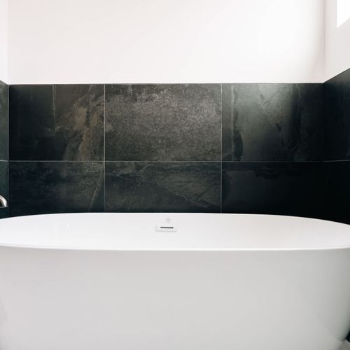 Soaking tub in en suite bathroom