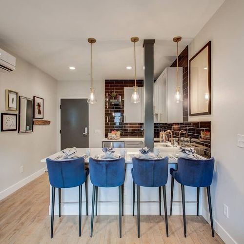 Room 4 Fully Stocked Kitchen and Breakfast Bar