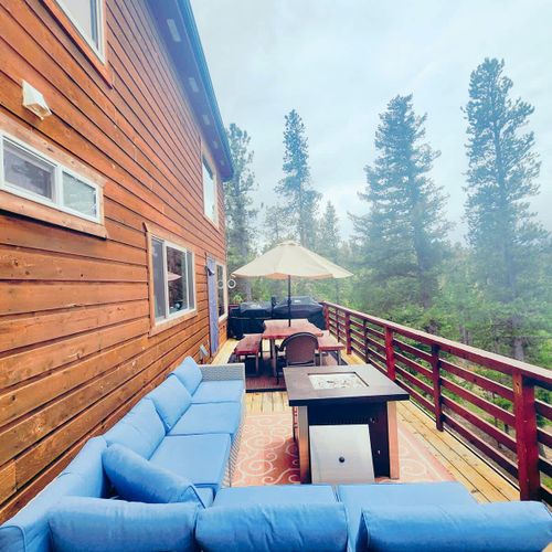 Please note: The fire pit and outdoor heaters are not available for guest use.