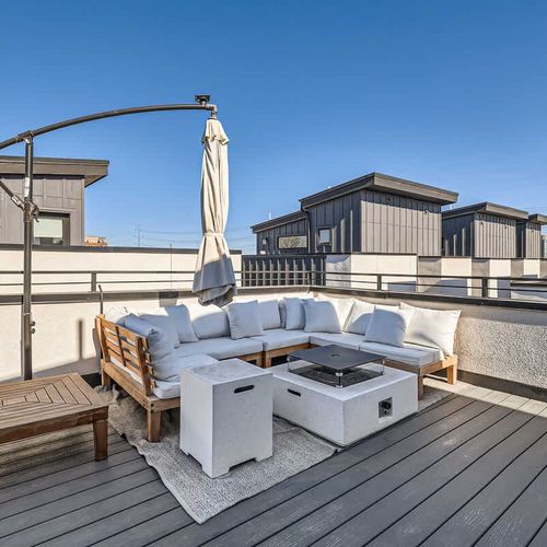 Please note that the fire pit is not an advertised amenity. You are welcome to use it, but you may have to replace the propane if the tank is empty.