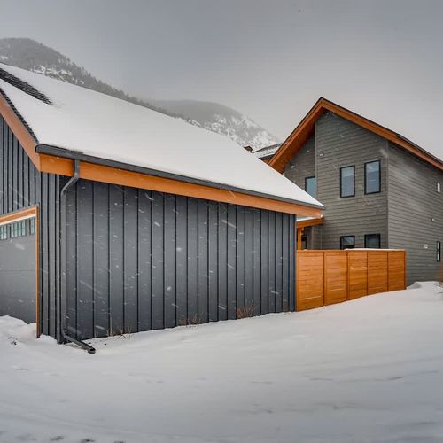 Exterior Photo of Garage