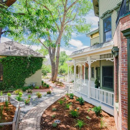 The distance between the Main House and Carriage House.