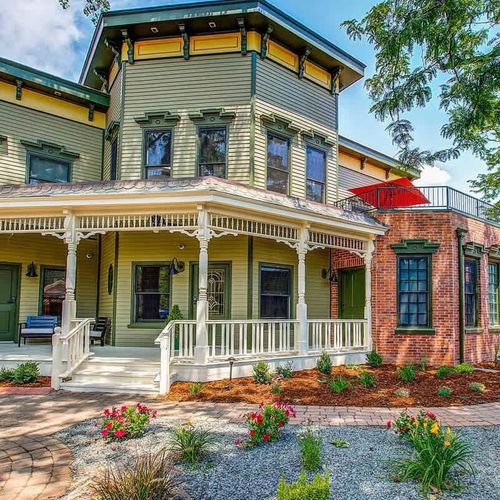 Courtyard/Upstairs Patio