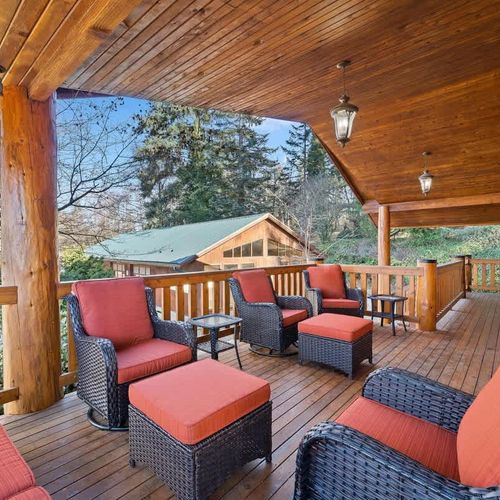 Plenty of covered outdoor seating for all.