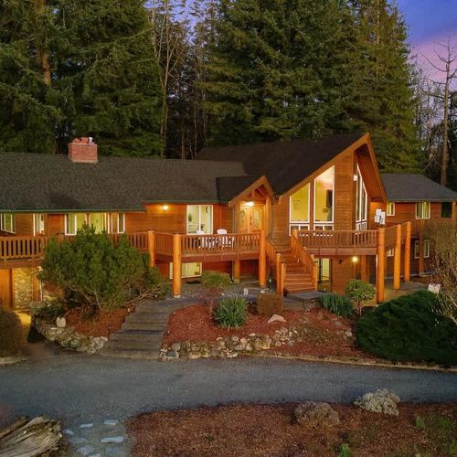 Welcome to our Sedro-Woolley home! Enjoy the incredible views and recharge in nature.
