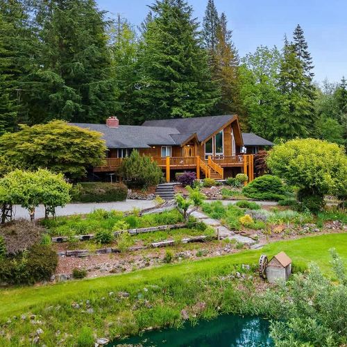 Welcome to our Sedro-Woolley home! Enjoy the incredible views and recharge in nature.