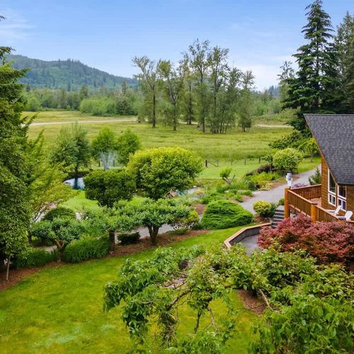 Enjoy the yard, perfect for kids and dogs. You'll also find a fire pit, perfect for those long summer nights.