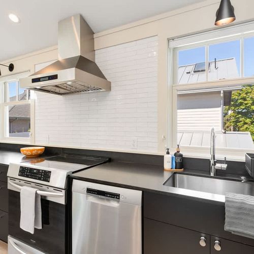 Full kitchen with everything you need.