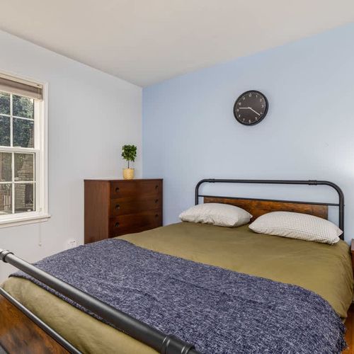 Bedroom #2 with Queen bed (Main Floor)