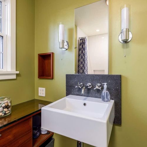 Full bathroom on the main floor