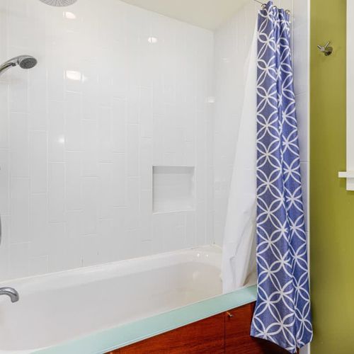 Main floor bathroom tub and shower
