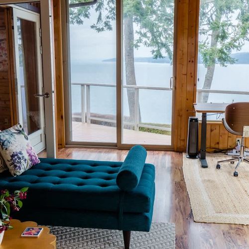 Main entry with desk and views!