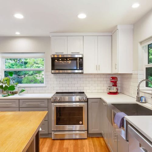 From breakfast brews to midnight snacks, our kitchen is ready to accommodate your every culinary need.
