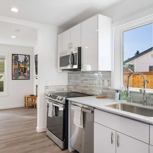 From morning coffees to midnight snacks, our kitchen is your culinary stage in the city.