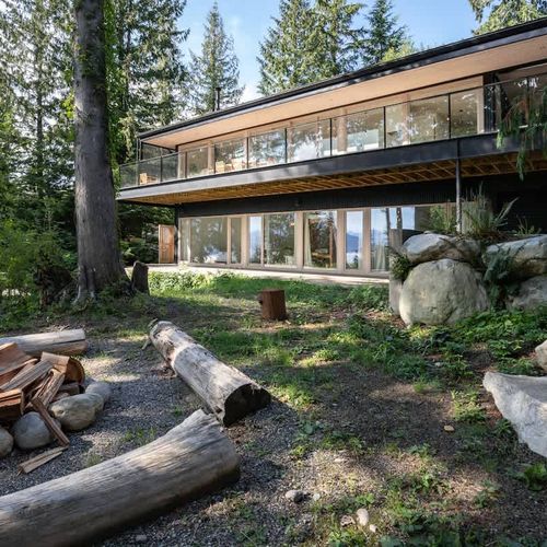 Welcome to our 3 bedroom Britannia Beach retreat!