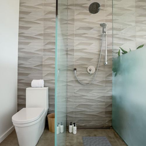 The primary bathroom, with separate shower and tub.