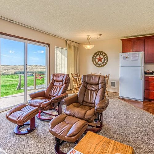 f8672e01 2d28 44 REznY homerunner