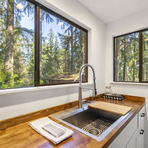 89c9f3c0 872f 46 b84W7 homerunner