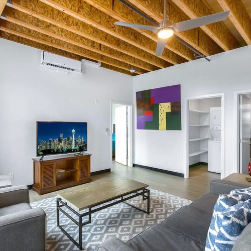 18ab4165 edb6 42 uQDLw homerunner