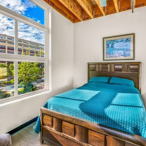 f87981a4 daf7 40 12438 homerunner