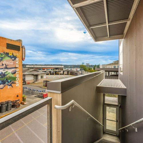 8c5de052 e104 4c 9J89L homerunner