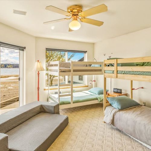 15ef7eeb f317 4b TrpyV homerunner