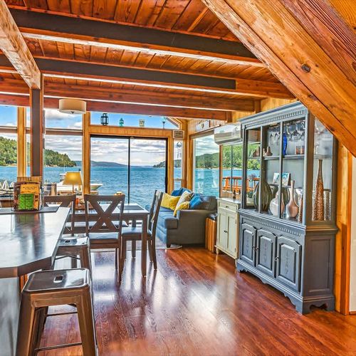 e4a82470 22f2 48 YYv 1 homerunner