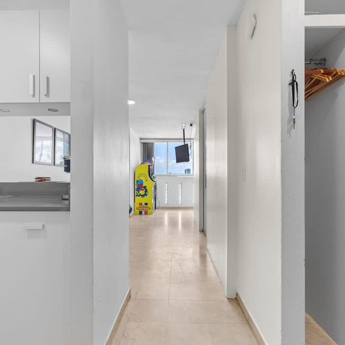 Modern living room with open-plan kitchen.