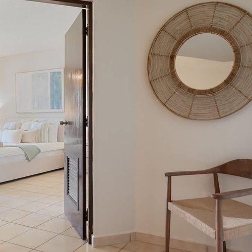 Welcome home! Step into a tastefully decorated space.