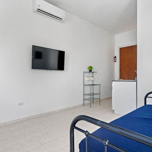 A compact modern room with up-to-date amenities for a convenient stay.