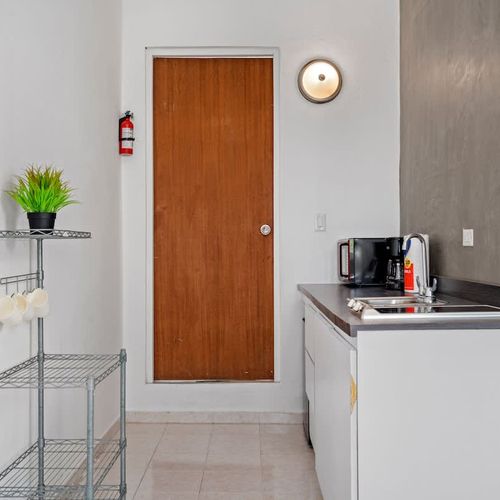 Experience a minimalist yet refined kitchen design that seamlessly blends functionality with aesthetics, ensuring a memorable culinary journey.