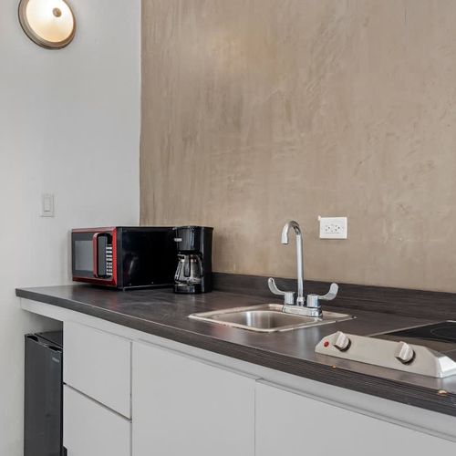 Discover a tastefully decorated kitchen with a coffee station. Your morning ritual.