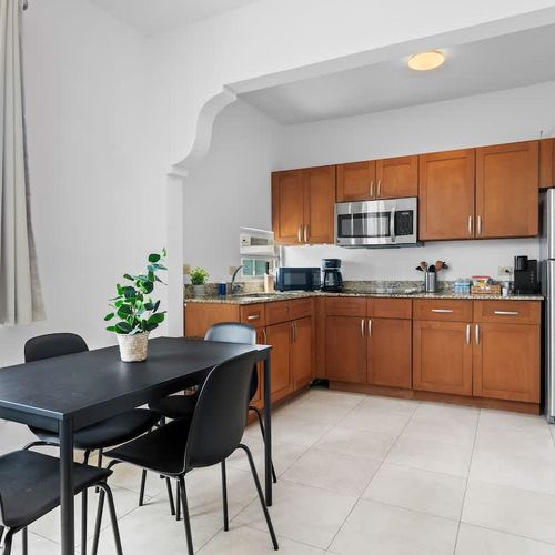 Apartment Rental with Complete Cooking Space.