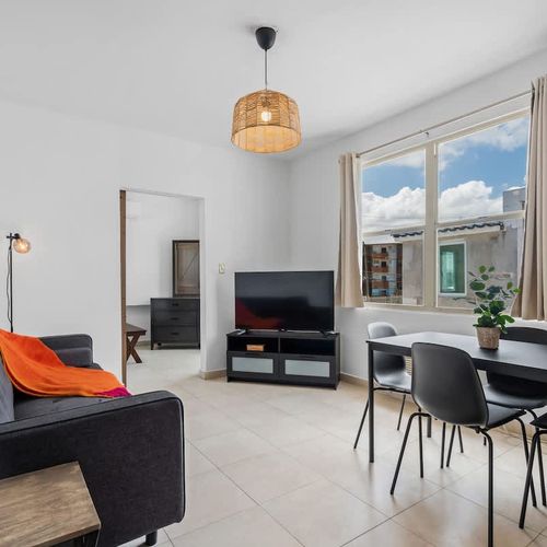 Relax After the Beach. Cozy Sofa & Smart TV.