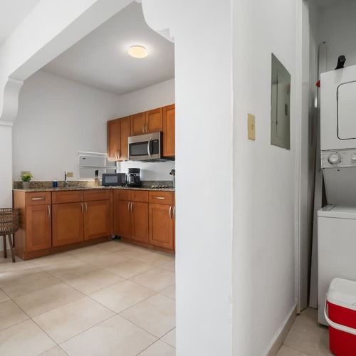 Bright Dining Area. Work or Eat Comfortably.