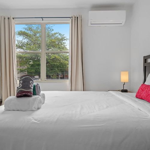 Wake Up in Paradise. Modern & Bright.