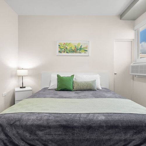 Discover a blend of modern style and cozy comfort in this inviting bedroom, featuring a plush bed and ample space to make yourself at home.