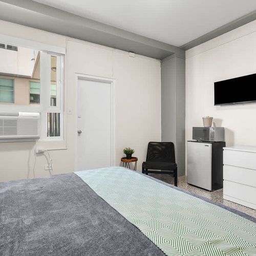 Unwind in a serene setting! This comfortable bedroom is thoughtfully decorated to provide a calming ambiance, ensuring a peaceful and enjoyable stay.