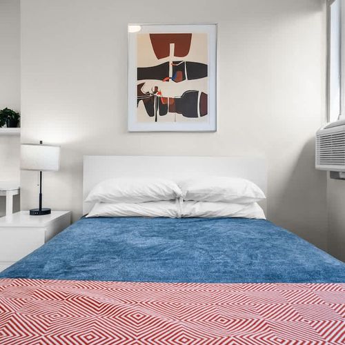 Step into a bright and inviting space with a thoughtful layout, ensuring comfort and ease of movement during your stay.