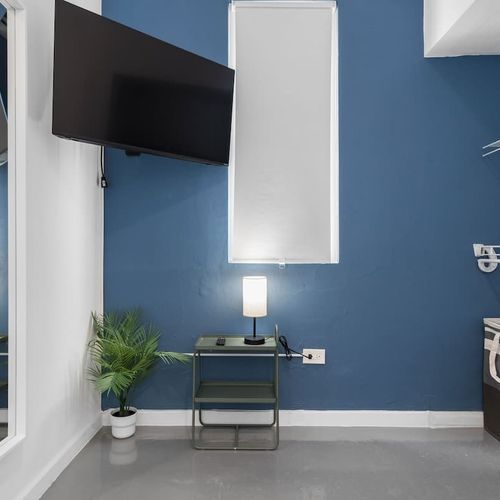 Wake up refreshed! Minimalist style & comfort.