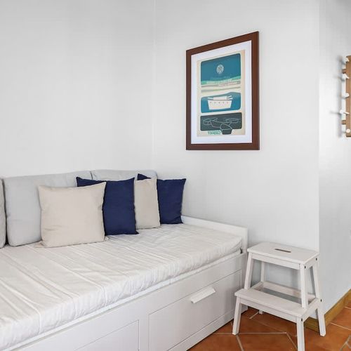 Extra space to lounge or sleep. This comfy nook is great for relaxing—or a bonus bed for extra guests.