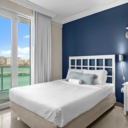 The spacious layout of this studio ensures a relaxing stay, with dedicated sleeping and lounging areas, plus incredible views of the Condado Lagoon.