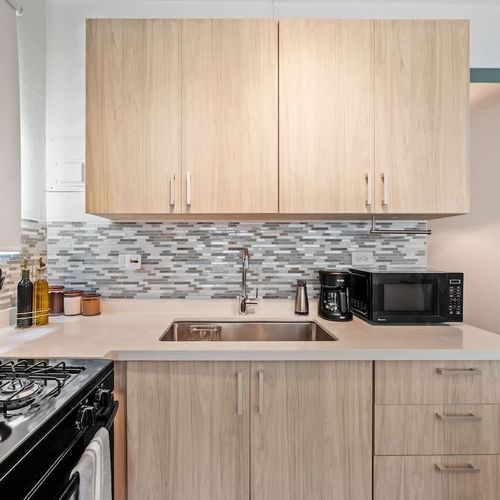 The perfect spot for a quick drink or snack, right on the counter.