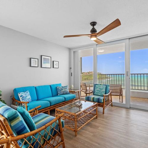 Your ultimate vacation haven! Enjoy stunning panoramic ocean vistas from the comfort of this beautifully decorated living space. Ideal for family gatherings or a quiet evening admiring the sunset.