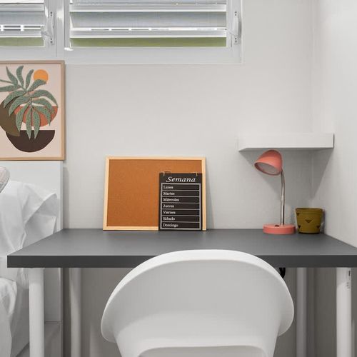 Fast Wi−Fi ready at your own comfortable desk setup.