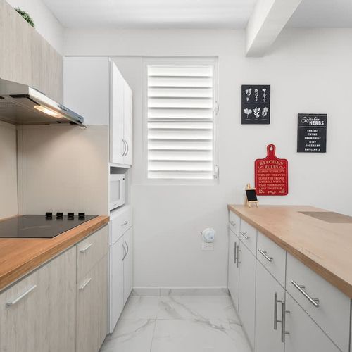 Stylish red accents. Bright space with everything at your fingertips.