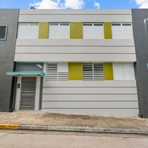 Distinctive facade, find home easily.